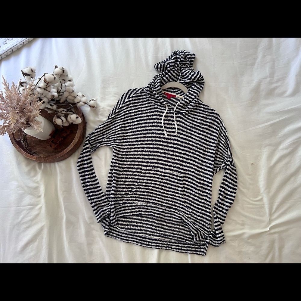 Sweater with hood - soft and light